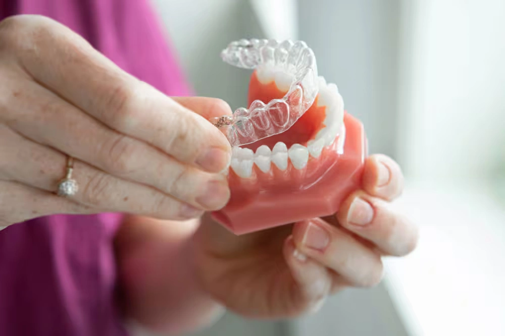 Estetisk tannpleie hos tannlege i Hinna Fra tannbleking til usynlig tannregulering